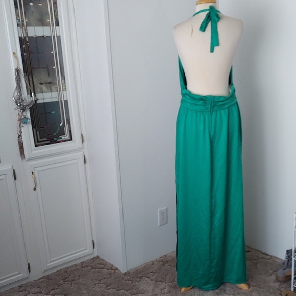 Elegant Backless Green Maxi Dress - Picture 6 of 10